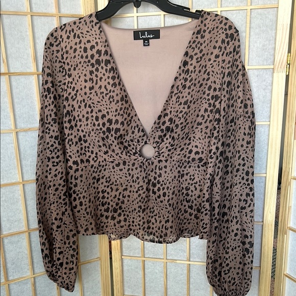 Lulus Taupe Leopard Print Balloon Sleeve Top- NWOT - Picture 2 of 7